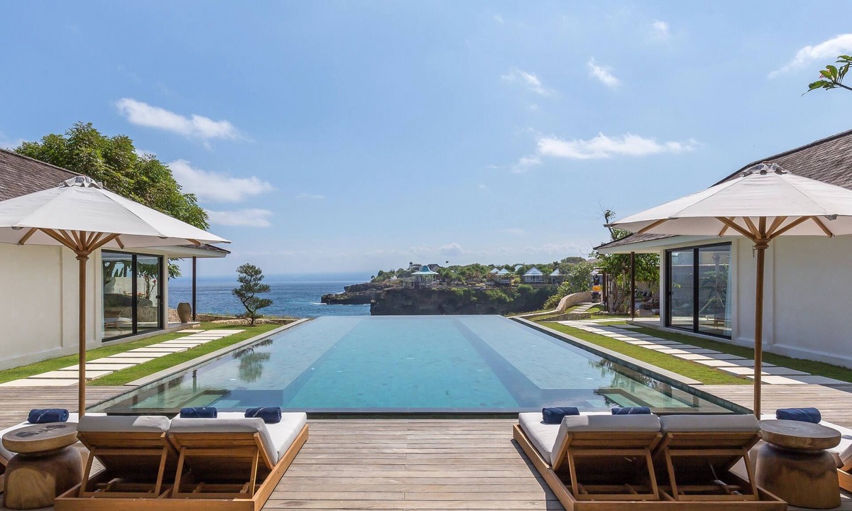 Mushroom Bay Villa | Ocean Front Majestic 6 BDR villa in Nusa Lembongan, Bali