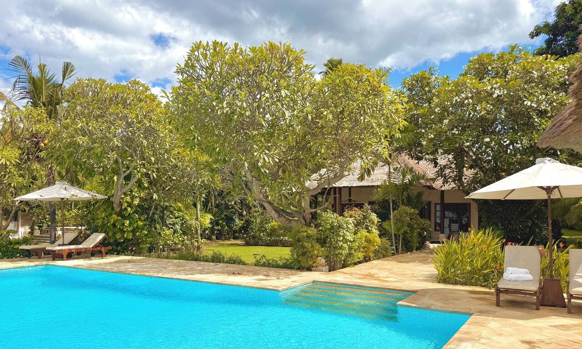 Lokapaksa Villa | Oceanfront Villa Mawar – Private Pool, Gorgeous Sunsets & Friendly Staff