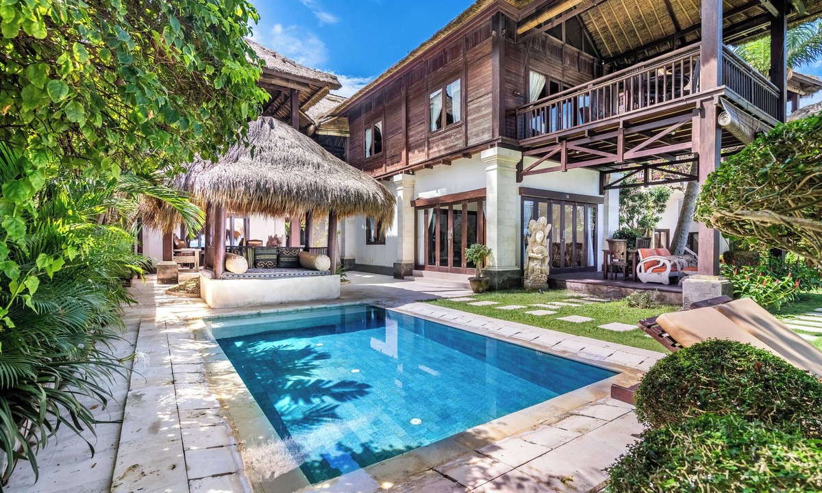 Candi Dasa Apartment | Oceanview Stay – 2 Levels, Separate Entrances | The Village of Angels Resort