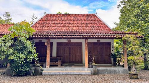 Banjarasri House | Omah Ndoro Sugih