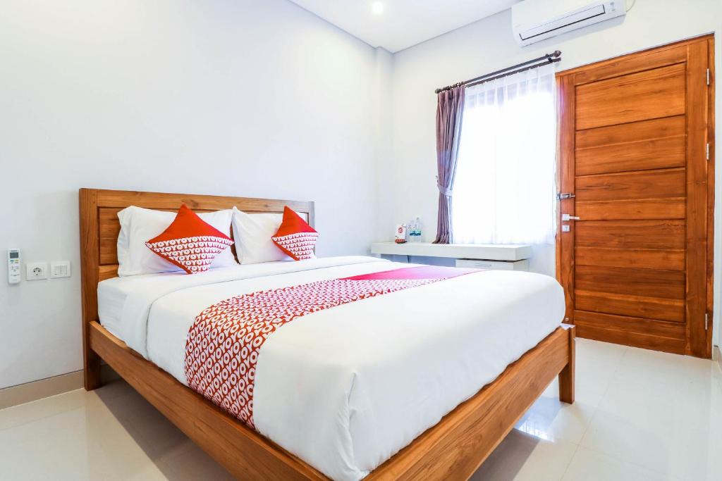 Taman Griya Hotel | OYO 1200 Kencana Residence
