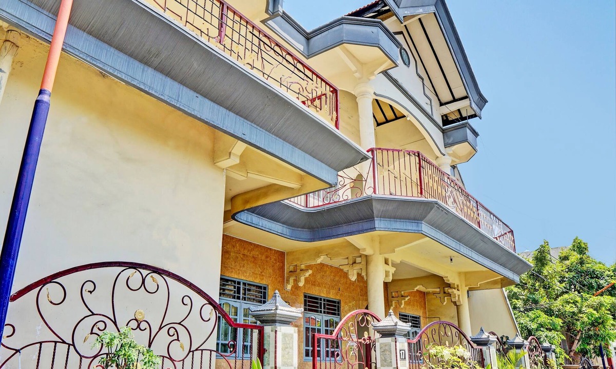 Gresik Hotel | OYO 93108 Homestay H Syarif Syariah – RA Kartini