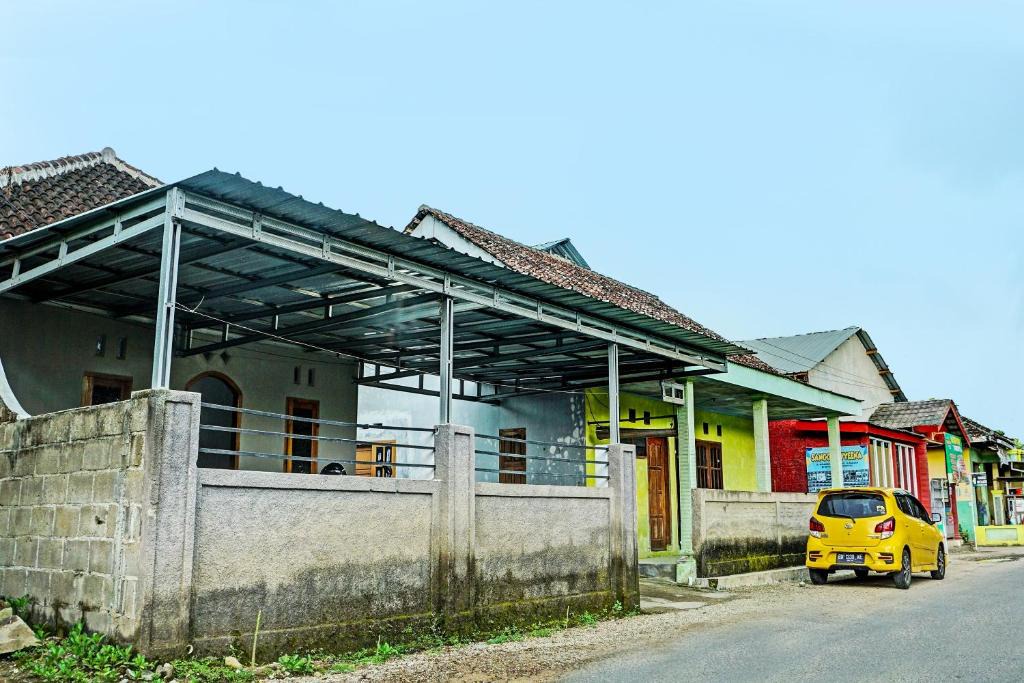Pacitan Hotel | OYO Life 92222 Sahabat Kost Syariah Pacitan