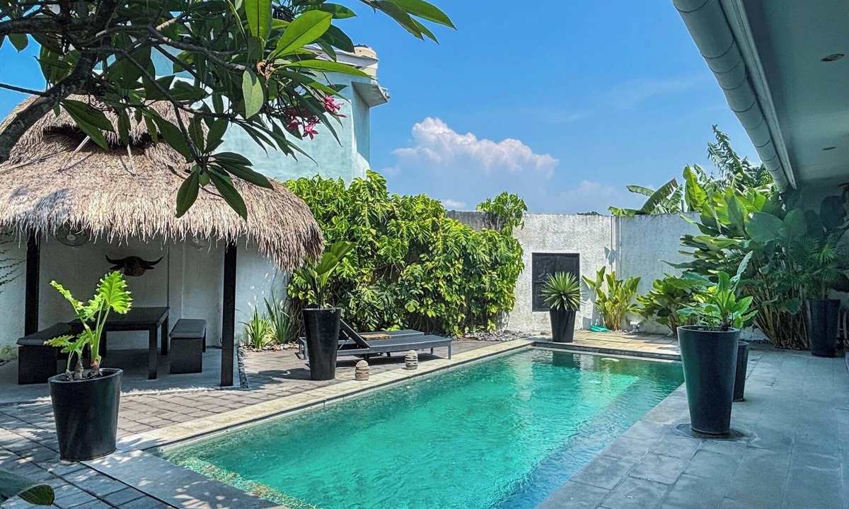 Umalas Villa | Paris-Style 1BR Honeymoon Villa With AC Enclosed Living & Pvt. Pool