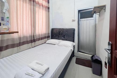 Tangerang Hotel | Penginapan Dheas near Bandara City Mall Mitra RedDoorz