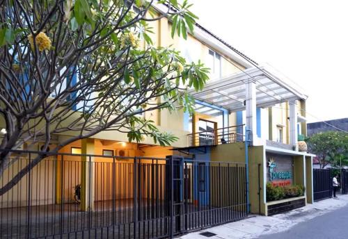 Laweyan Apartment | Pineapple Mansion Guest House Solo