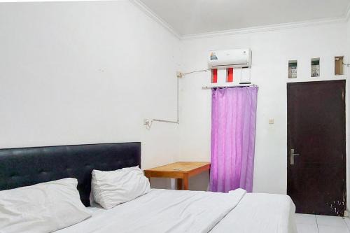 Bekasi Hotel | Pondok Gede Dkost Syariah Mitra RedDoorz