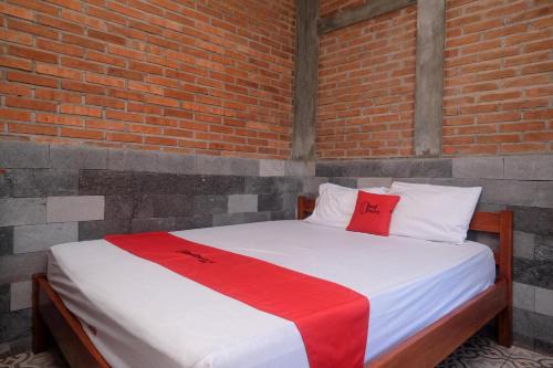 Sewon House | RedDoorz at Omah Kayu Homestay Yogyakarta