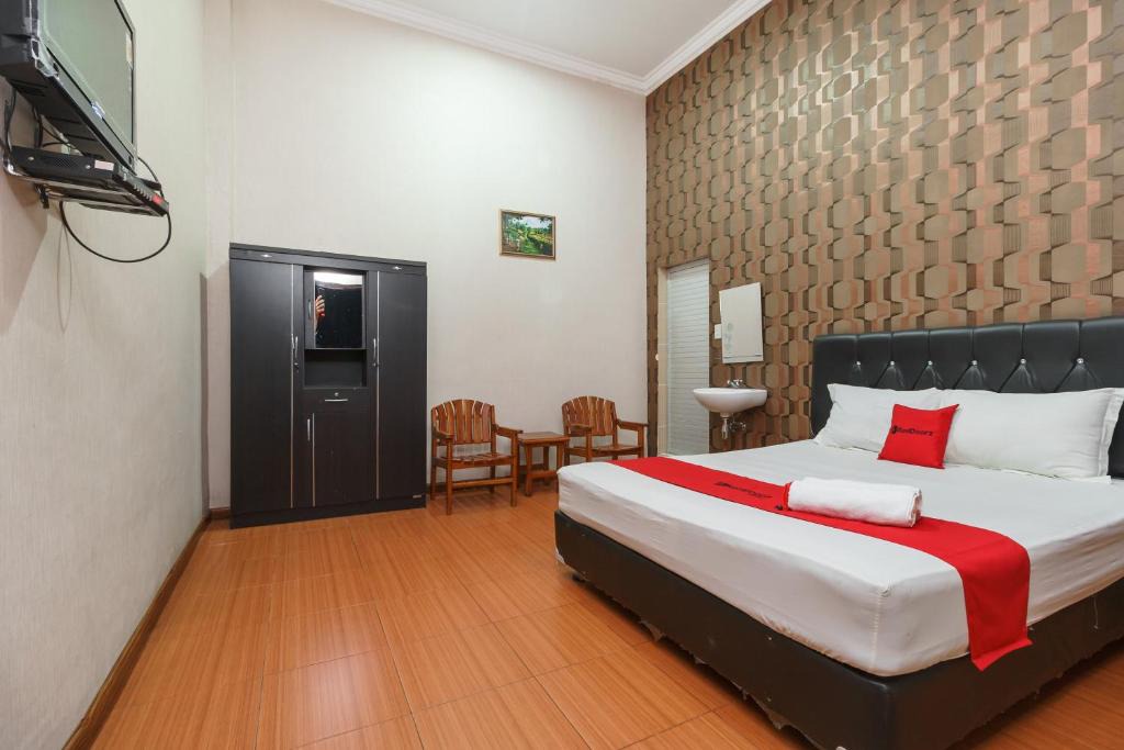 Parapat Hotel | RedDoorz at Sedayu 2 Near Danau Toba Parapat