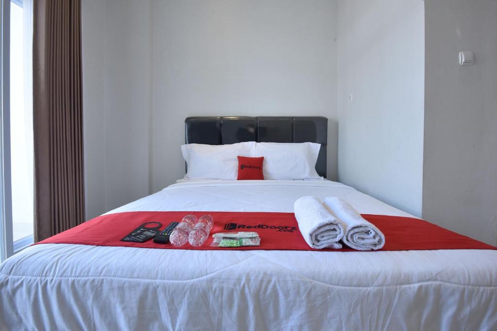 Cilacap Hotel | RedDoorz near Alun Alun Cilacap