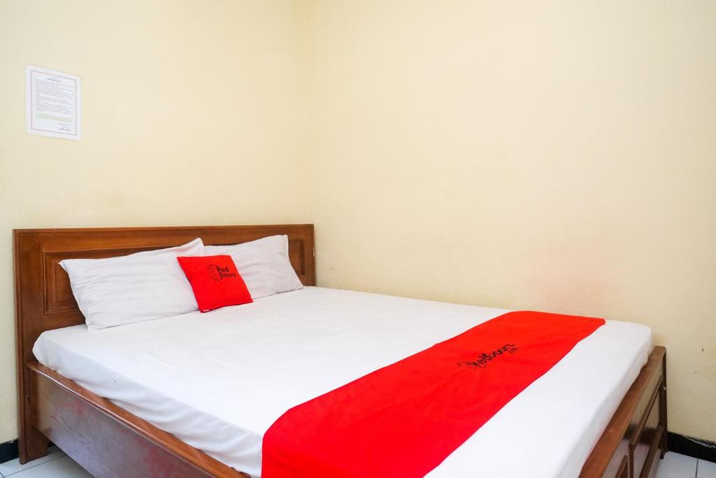 Hargomulyo Hotel | RedDoorz near Candi Sukuh Karanganyar