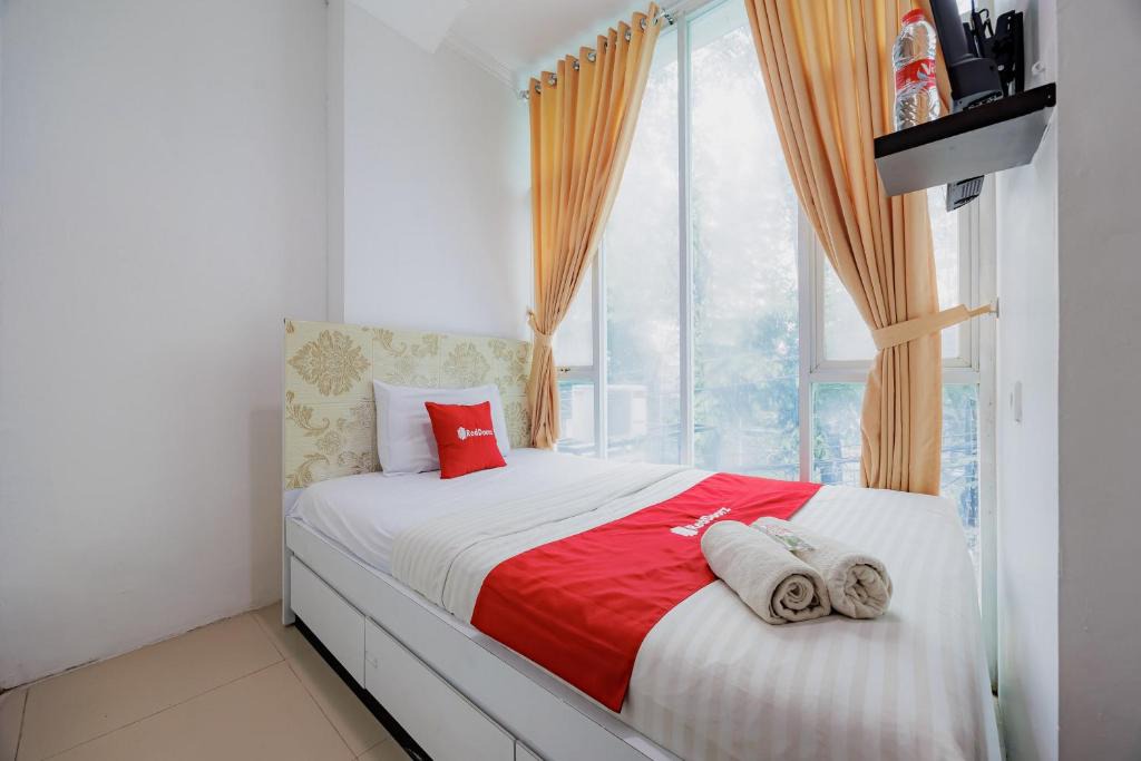 Bendungan Hilir Hotel | RedDoorz Near MRT Bendungan Hilir