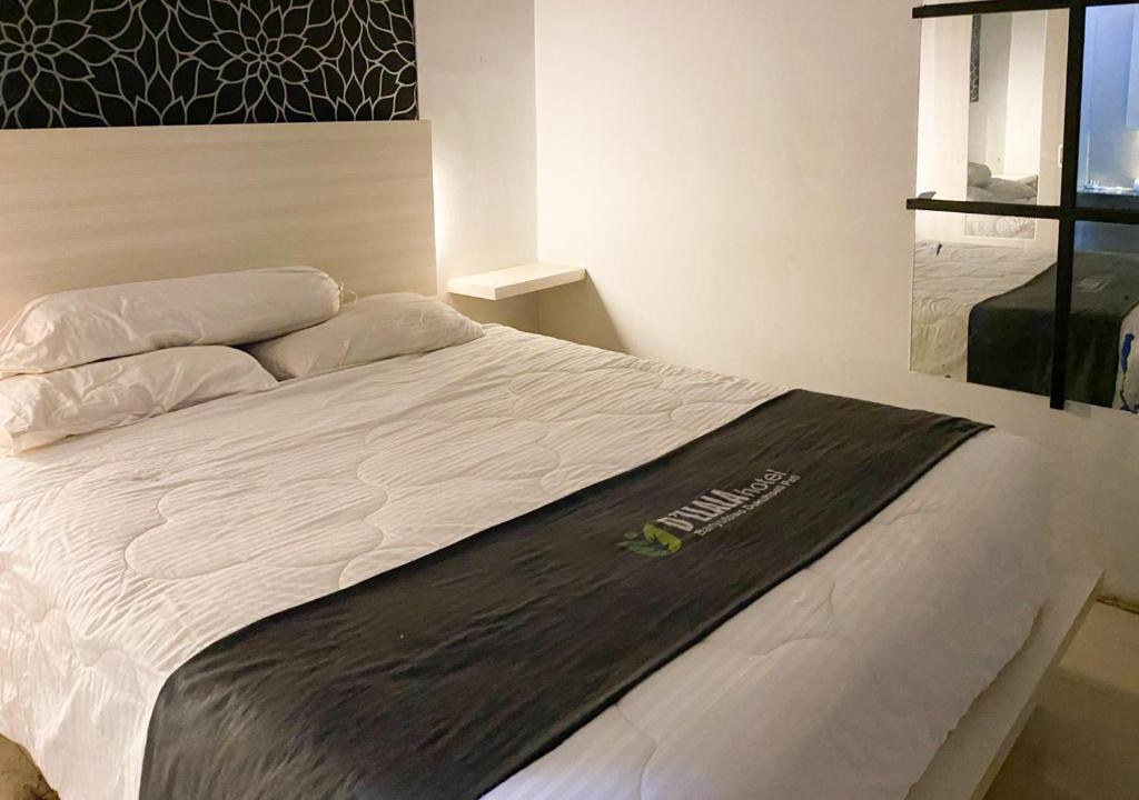 Pati Hotel | RedDoorz near Pantai Idola Banyutowo Hotel D'LLALA