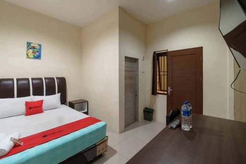 Medan Hotel | RedDoorz near RS Adam Malik Medan 2