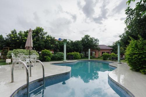Banjarbaru Hotel | RedDoorz near RSD Idaman Banjarbaru Syariah
