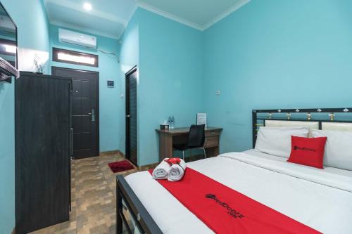 Jakarta Utara House | RedDoorz near RSUD Koja