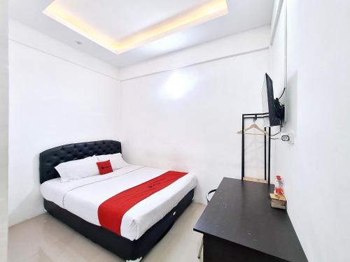 Kediri Hotel | RedDoorz near Stasiun Kediri