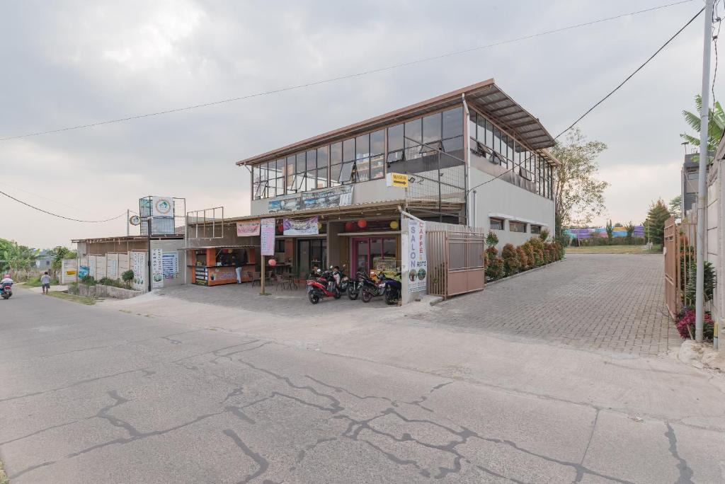 Parongpong Hotel | RedDoorz near Universitas Advent Indonesia