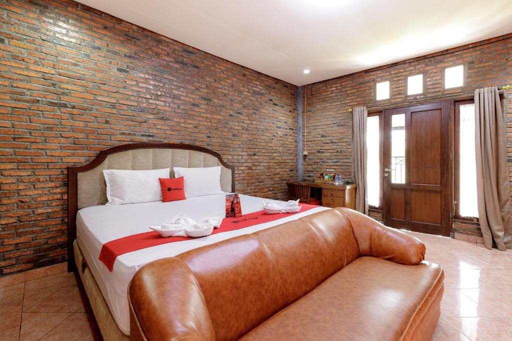 Ragunan House | RedDoorz Plus At Ampera Raya