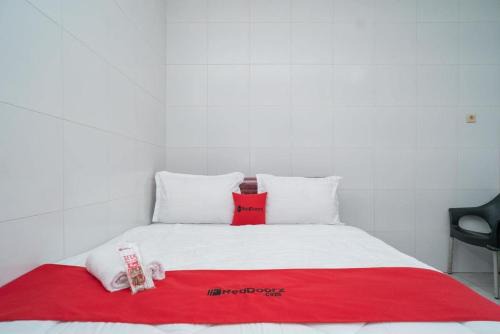 Siwalankerto House | RedDoorz Plus near Cito Mall Surabaya