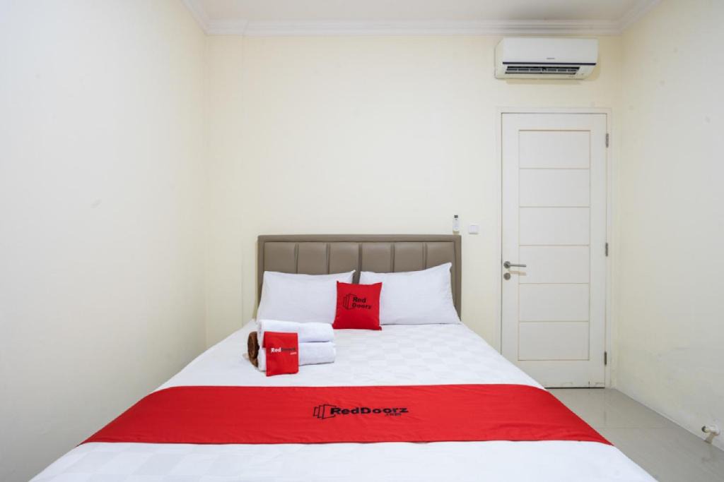 Binong House | RedDoorz Plus near Siloam Karawaci