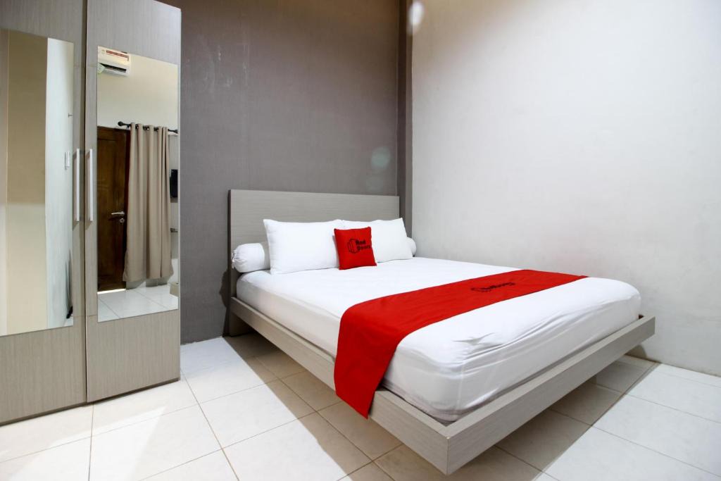 Depok House | RedDoorz Plus near UPN Jogjakarta 2