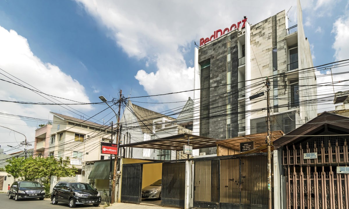 Gambir Hotel | RedDoorz Plus @ Pasar Baru