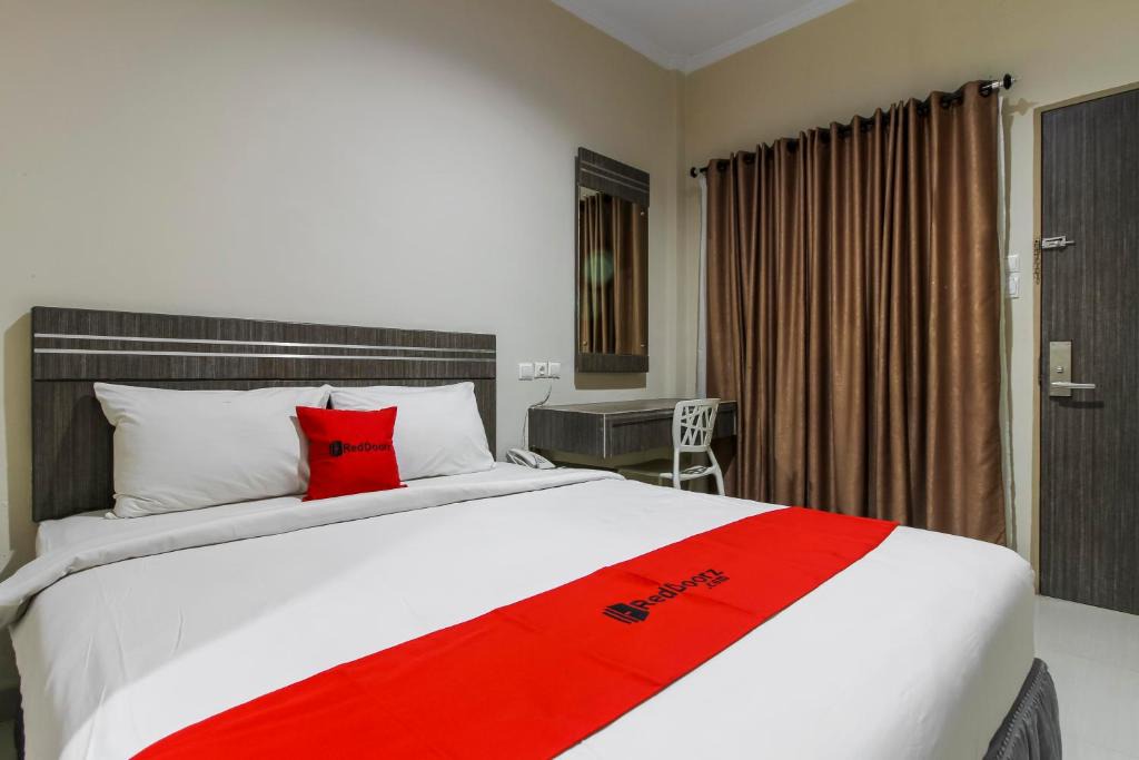 Medan Hotel | RedDoorz Plus Syariah @ Jalan Sriwijaya Medan