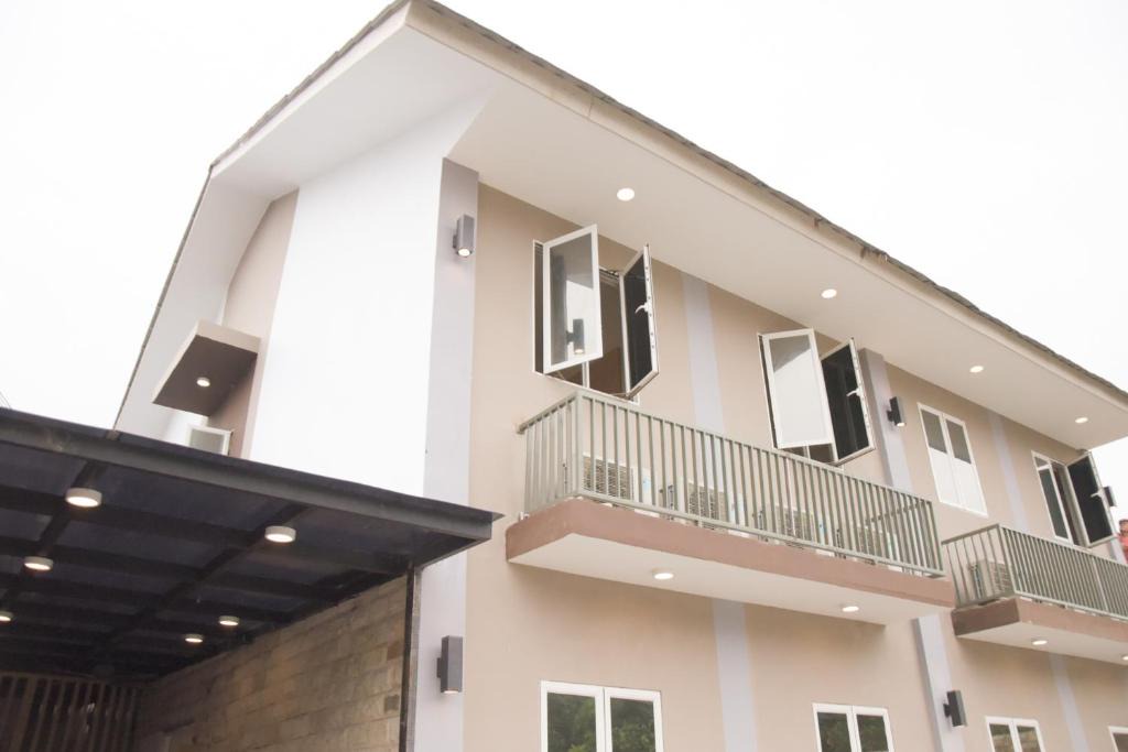 Pasar Manggis House | RedDoorz Plus Syariah near Manggarai Station 3