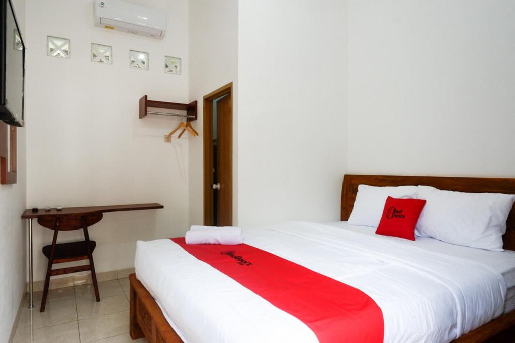 Krapyak Hotel | RedDoorz Syariah near Exit Tol Krapyak Semarang