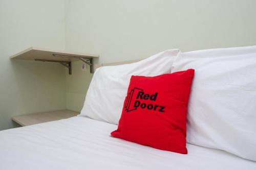 West Semarang Hotel | RedDoorz Syariah near Gerbang Tol Krapyak 2 Semarang