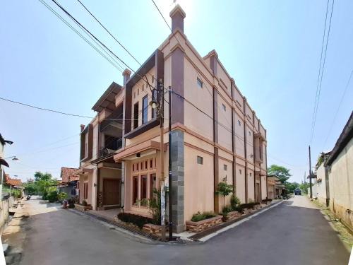 Pekalongan Hotel | RedDoorz Syariah Near Exit Toll Pekalongan 2