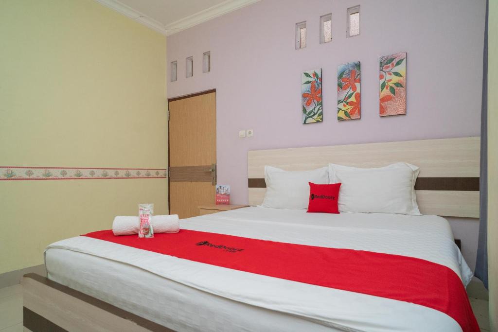 Barabai Hotel | RedDoorz Syariah Near Lapangan Dwiwarna Barabai