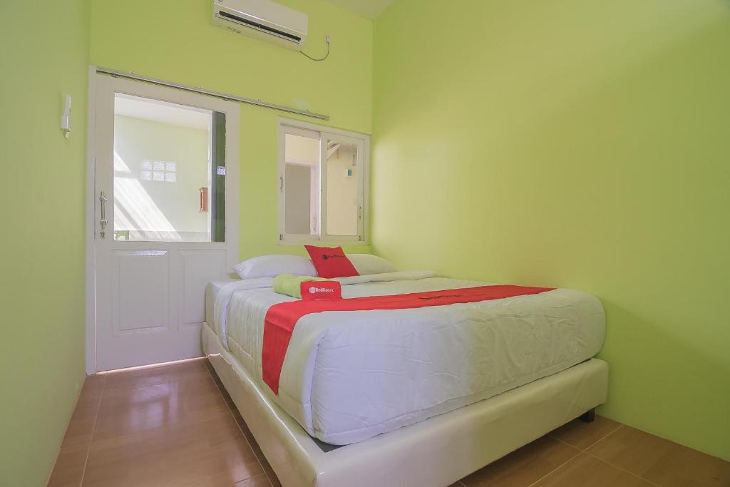 Subang House | RedDoorz Syariah near Museum Wisma Karya Subang