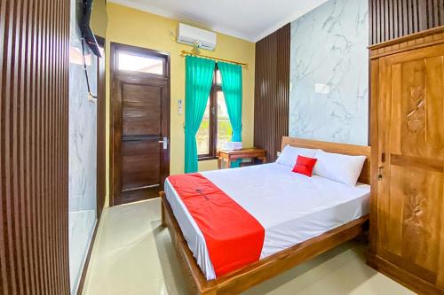 Cilacap Hotel | RedDoorz Syariah Permata Inn near Alun-Alun Cilacap