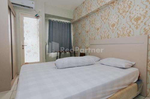 Gunung Putri Hotel | RedLiving Apartemen Podomoro Golf View - Queen Room Tower Dahoma