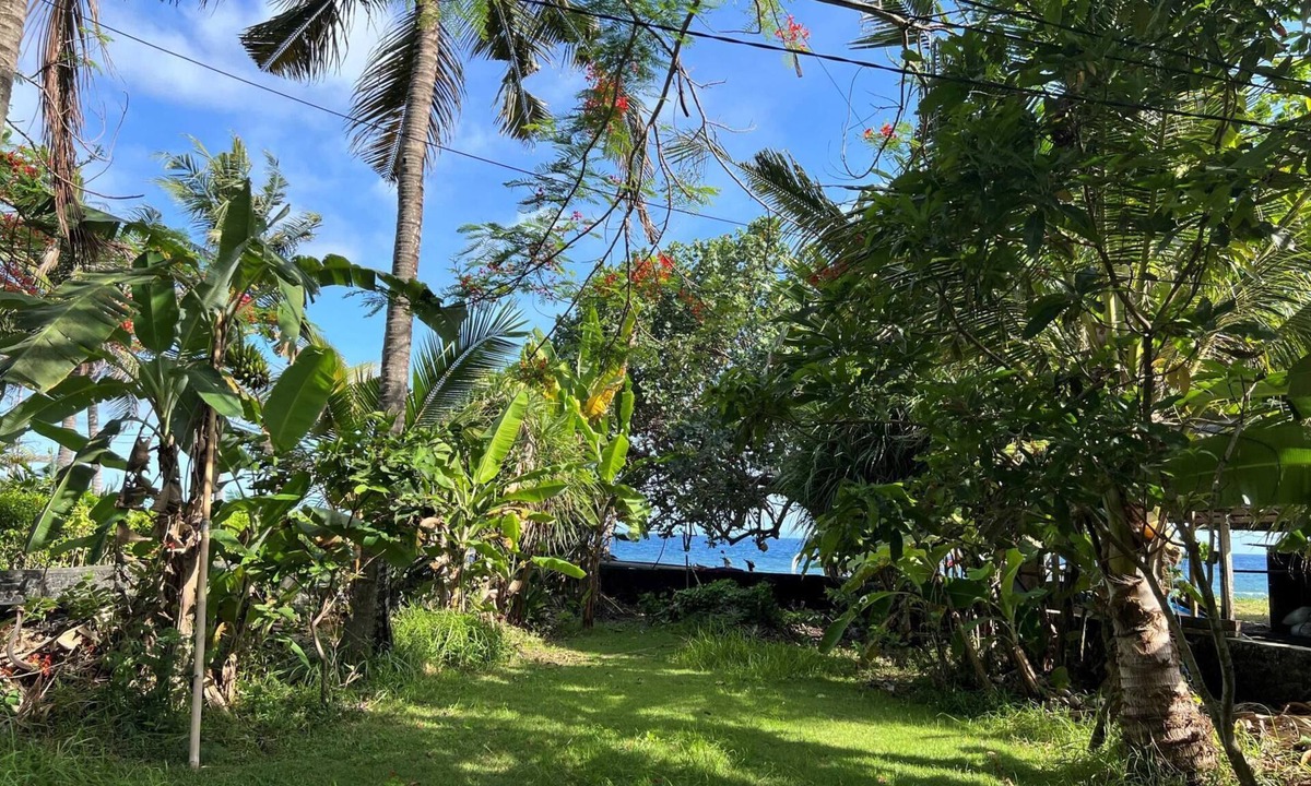 Jasri Villa | Relaxing Beachfront Villa - Close to Surf break