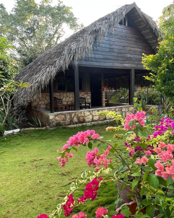 Rote Island Resort | Rote Surf Resort - Lualemba Bungalows