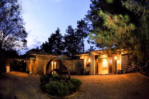 Parongpong House | Ruth's Bed & Breakfast