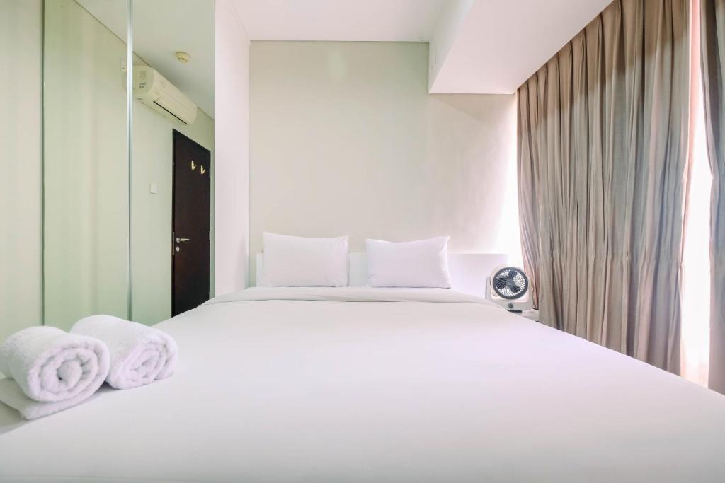 Jakarta Apartment | Spacious and Comfy 2BR Nifarro Park Apartment By Travelio