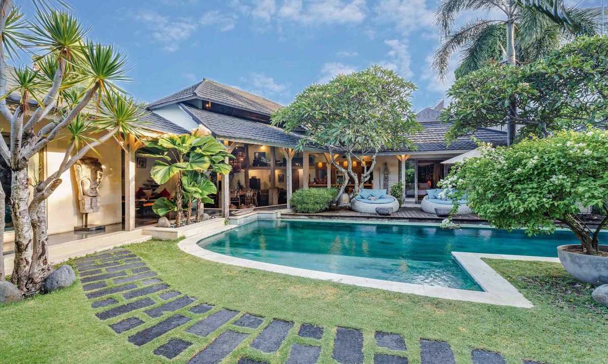 Drupadi Villa | Stunning Stylish Comfort in Seminyak Heart of Upscale Villa
