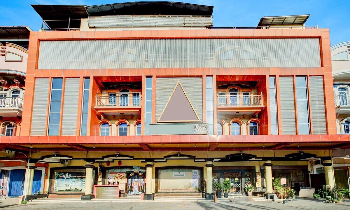 Batam House | Stylish DBL Suite Escape W/Free WiFi and Parking
