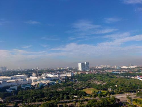 Bekasi Apartment | Sunset View Studio Room MDN Free WiFi Full Furnish City and Lake View