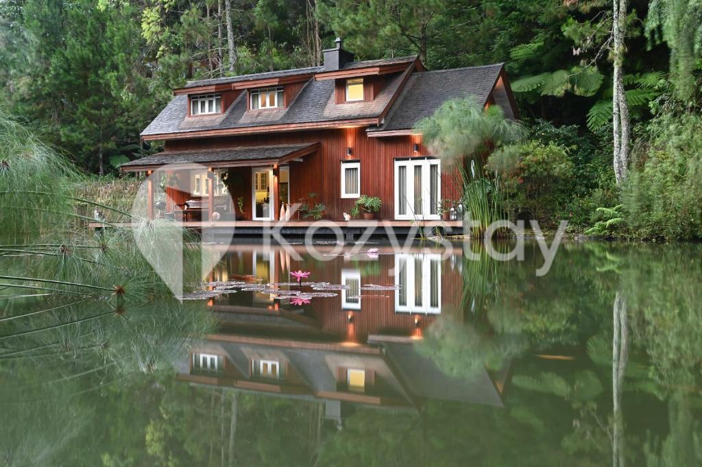 Bandung Villa | Taman Wisata Bougenville by Kozystay