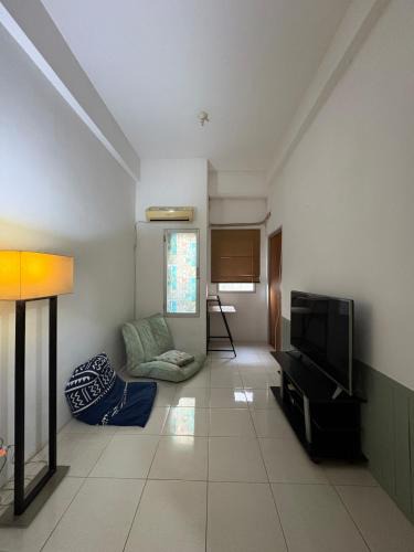 Labuhan Ratu Apartment | The Darmawan Room at Apartement Puncak Permai
