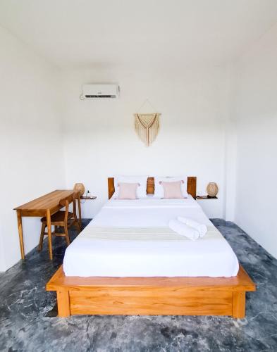 Mendoyo House | Turtle House Surf & Stay