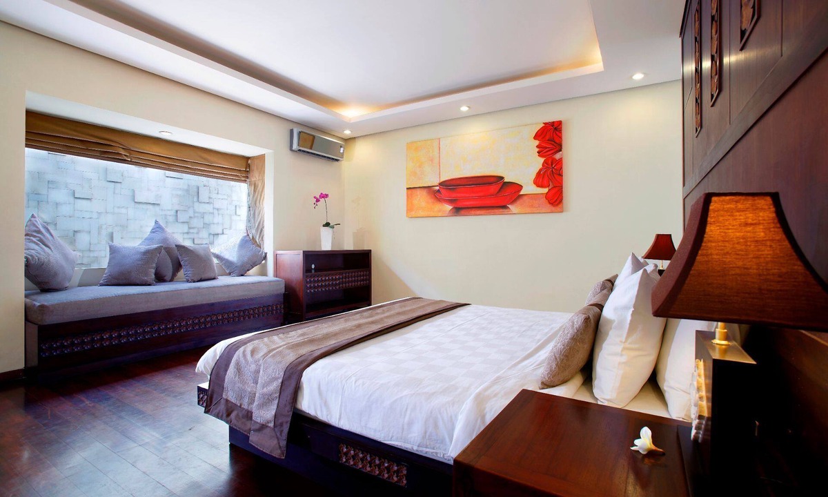 Berawa Villa | Two Bedroom Villa in Canggu, Private Pool with spacious living and dining area