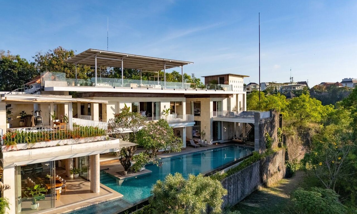 Bukit House | Uluviu Villa: 6BR Estate with Vantage Views, Pool, Sauna, Jacuzzi, Chef & Butler