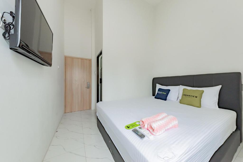 Sampit Hotel | Urbanview Hotel La De Grizz Syariah Sampit by RedDoorz