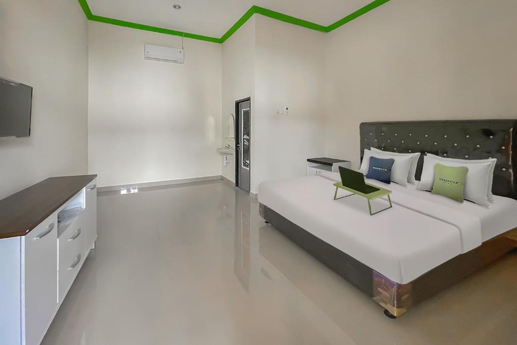 Indramayu Hotel | Urbanview Hotel Tirtamaya Jaya Indah Indramayu by RedDoorz